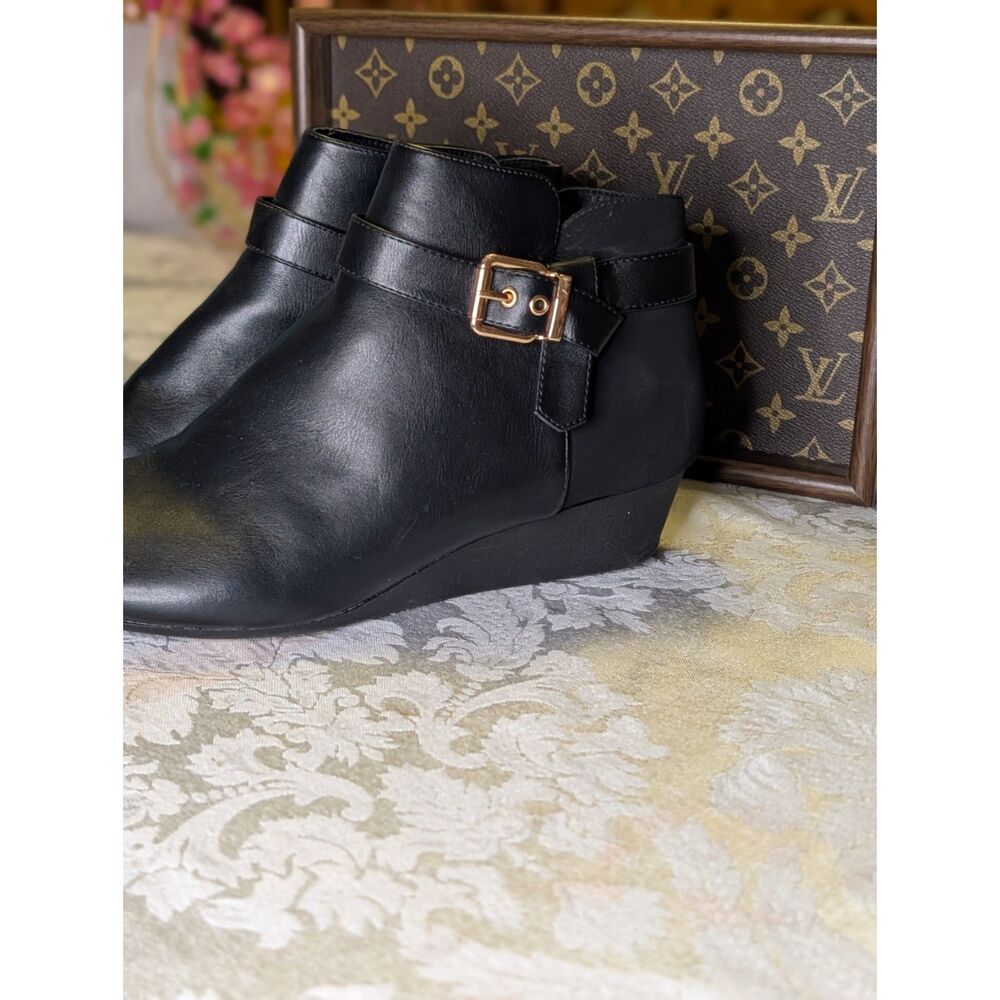 Black Wedged Shoe with Gold Buckle